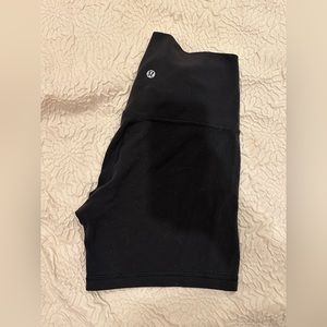 black lululemon Align High-Rise Short 4" size 6